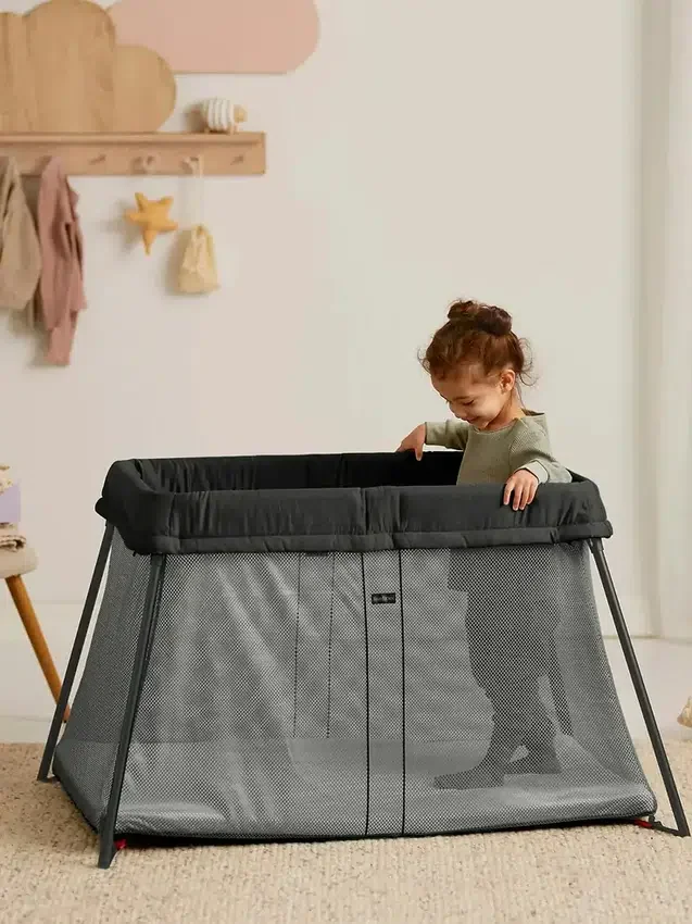Babybjorn Travel Crib Light and Fitted Sheet Bundle Pack