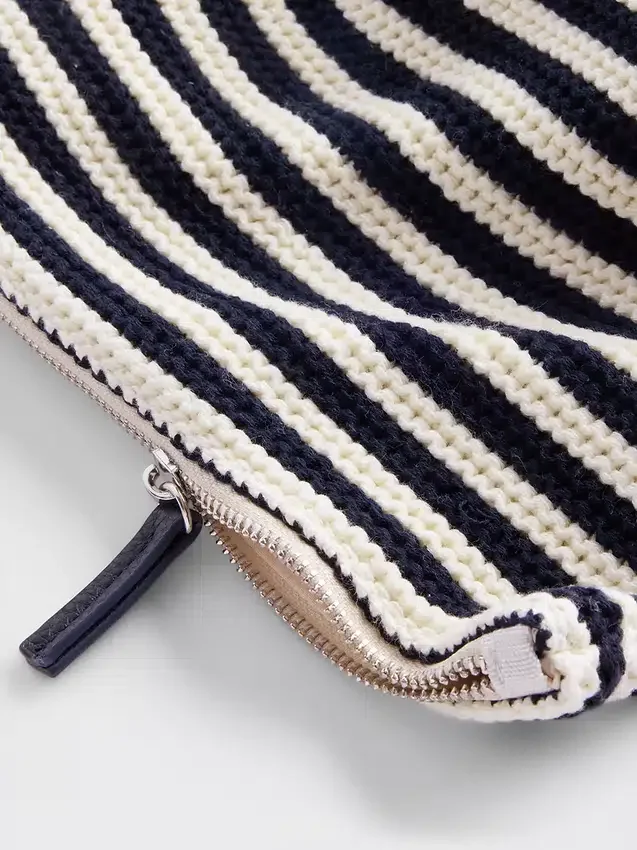 Crochet Zip Pouch