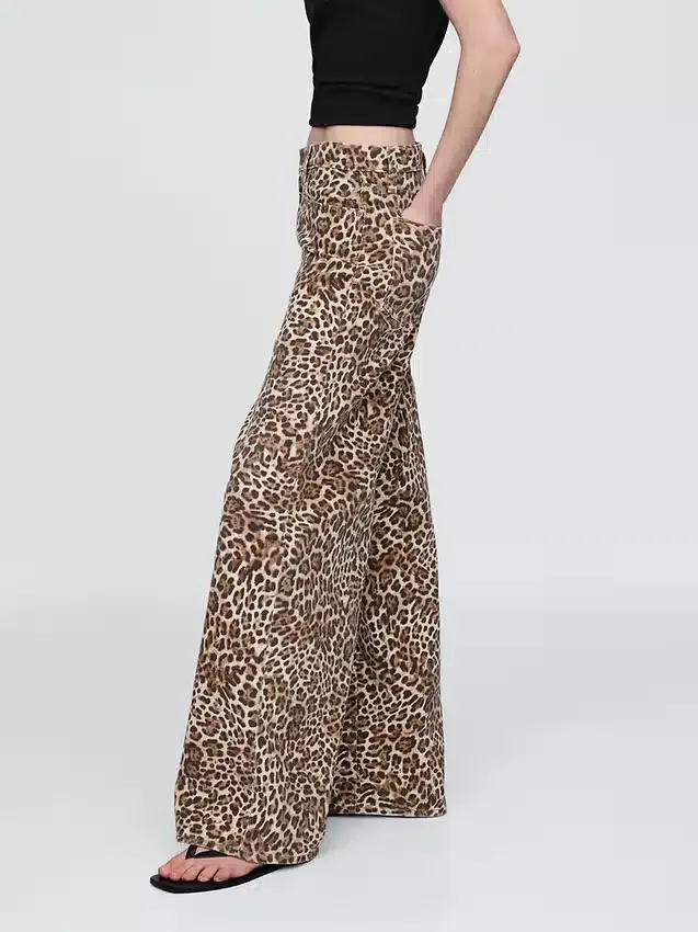Mid Rise Ultrasoft Leopard Baggy Jeans